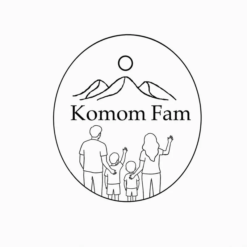Komom Fam logo